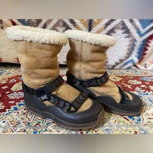 Teva Unique Rare “SandalBoot” Shearling Lined Ugg Style Winter Boot Size 7